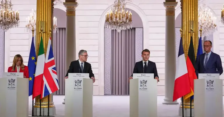 ব্রিটিশ প্রধানমন্ত্রী কিয়ার স্টারমার ও ফরাসি প্রেসিডেন্ট ইমানুয়েল ম্যাক্রোঁ